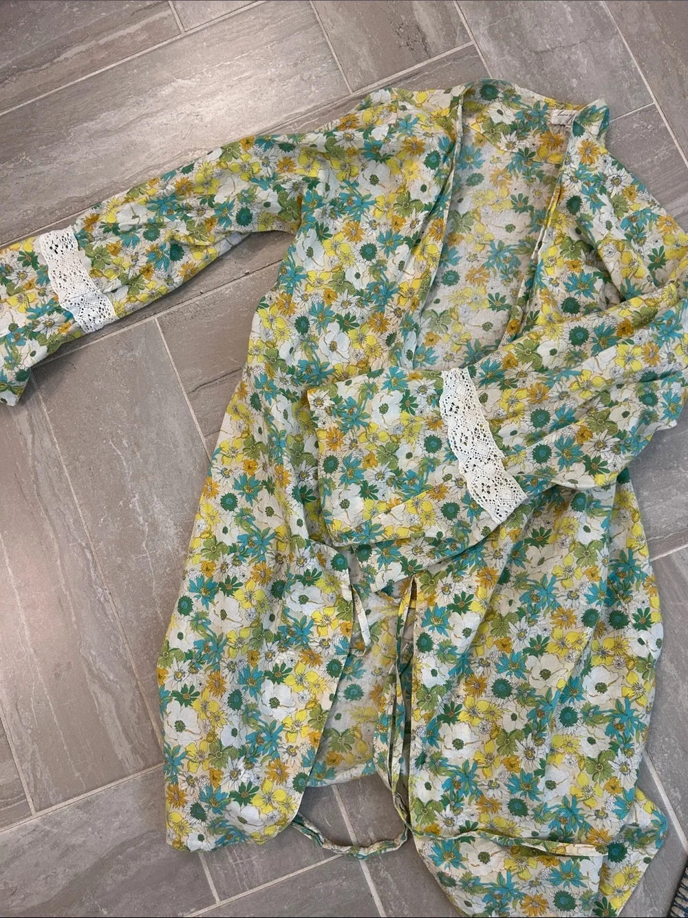Floral Lace-Trim Robe in Yellow, Teal & White
